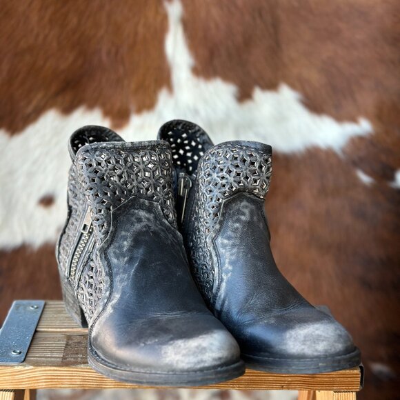 Size 8 Circle G Pryce Bootie [Black] - Picture 3 of 5